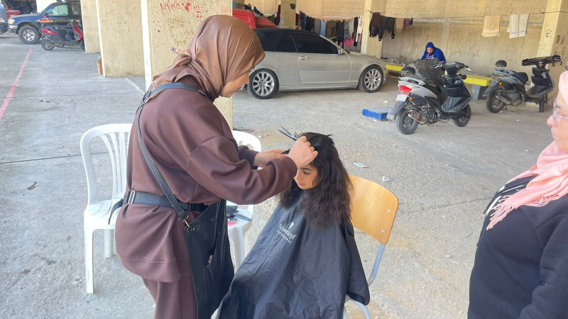 مقصّ صغير.. وفرح كبير: مبادرة تعيد بهجة العيد إلى الأطفال في  مراكز إيواء صيدا!