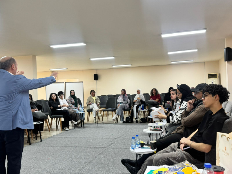 العاملات الاجتماعيات في مؤسسة معروف سعد يشاركن في ورش تدريبية لتعزيز مهارات الدعم النفسي والتنشيط المجتمعي