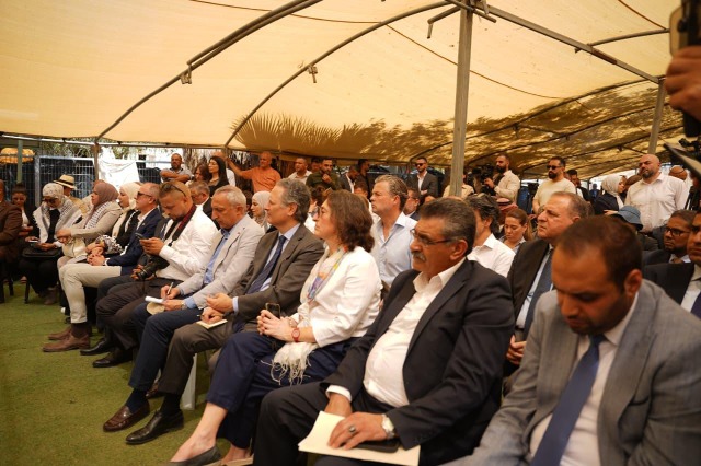 سفراء وقناصل يؤكدون من الخان الأحمر دعمهم للمقدسيين في مواجهة سياسات الاحتلال