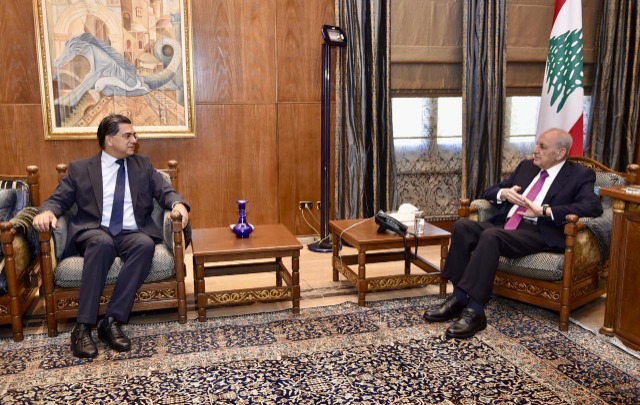 قائد الجيش في عين التينة.. والرئيس بري يتابع الأوضاع العامة والمستجدات مع وزيري الصحة والإعلام