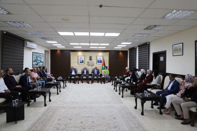برعاية الرئيس عباس.. د. أبو هولي يفتتح مشاريع المنحة اليابانية في مخيم عين السلطان بأريحا