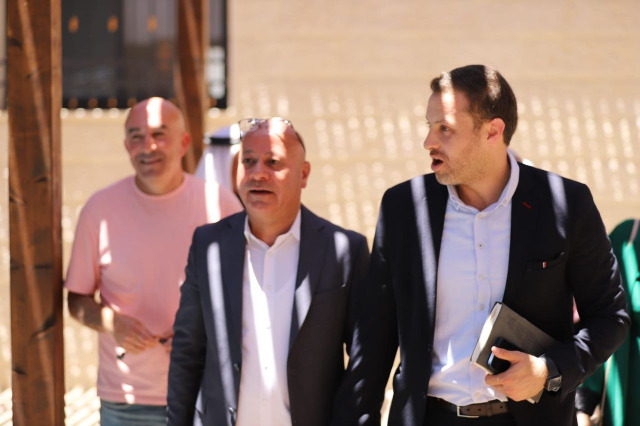 برعاية الرئيس عباس.. د. أبو هولي يفتتح مشاريع المنحة اليابانية في مخيم عين السلطان بأريحا