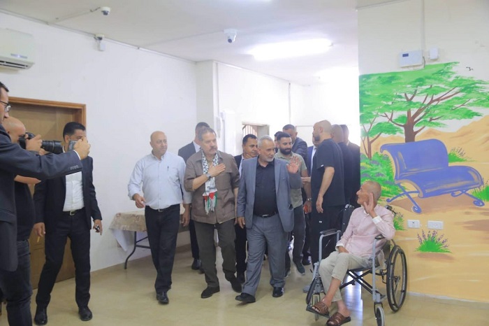 ياسر عباس باسقبالات حاشدة في محافظة طولكرم يؤكد على أهمية تعزيز صمود أبناء الشعب الفلسطيني