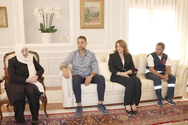 بهية الحريري تُكرّم فريق الجهاز الطبي المتنقل  والمركز الطبي الإجتماعي في مؤسسة الحريري