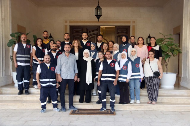 بهية الحريري تُكرّم فريق الجهاز الطبي المتنقل  والمركز الطبي الإجتماعي في مؤسسة الحريري