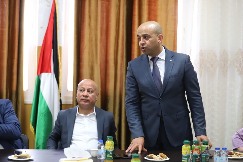 د. أبو هولي يبحث في لقاء موسع بمخيم عقبة جبر آليات تعزيز صمود اللاجئين في المخيمات وتحسين خدمات "الاونروا"