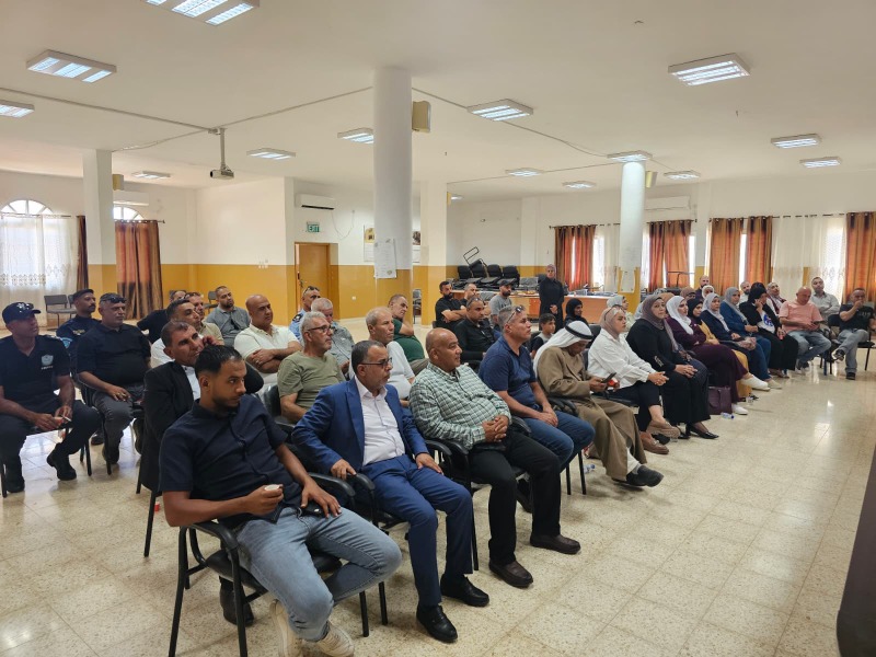 د. أبو هولي يبحث في لقاء موسع بمخيم عقبة جبر آليات تعزيز صمود اللاجئين في المخيمات وتحسين خدمات "الاونروا"