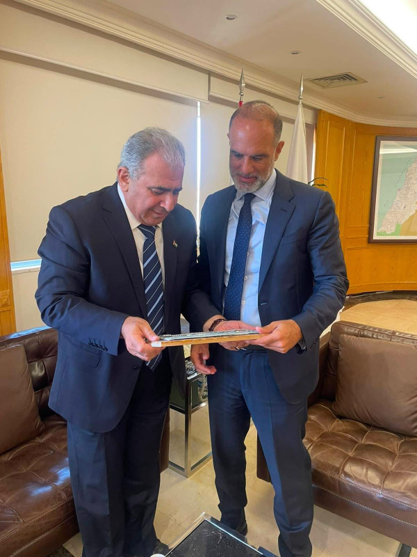 السفير الأسعد يبحث مع الوزير رسامني تعزيز التعاون في مجالي الأشغال والنقل