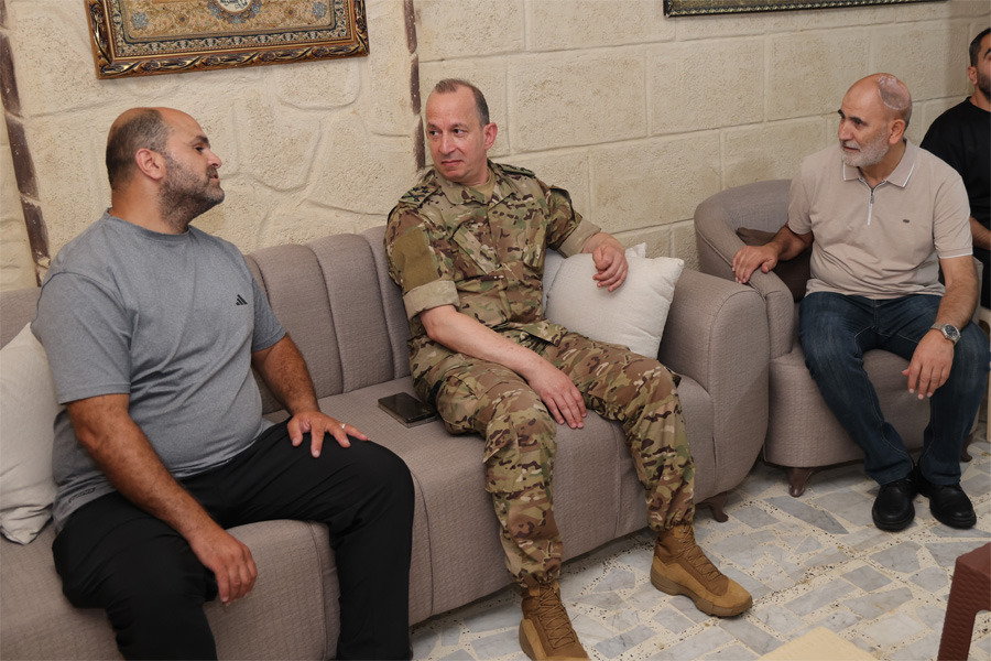 قائد الجيش متفقداً وحدات عسكرية منتشرة في الشمال ومُقَدِّماً التعازي بـ3 شهداء: تضحياتنا تُبقي الوطن صامداً وموحَّداً