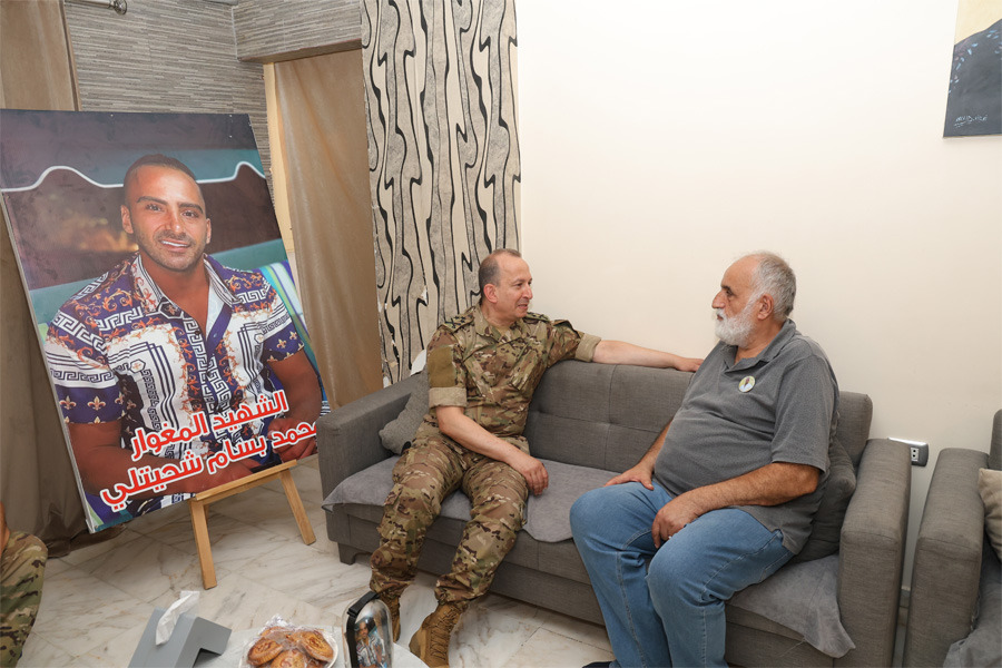 قائد الجيش متفقدًا وحدات عسكرية منتشرة في بيروت ومحيطها: التحديات أمامنا كبيرة ولا خيار لنا سوى الاستمرار في التضحية والعطاء