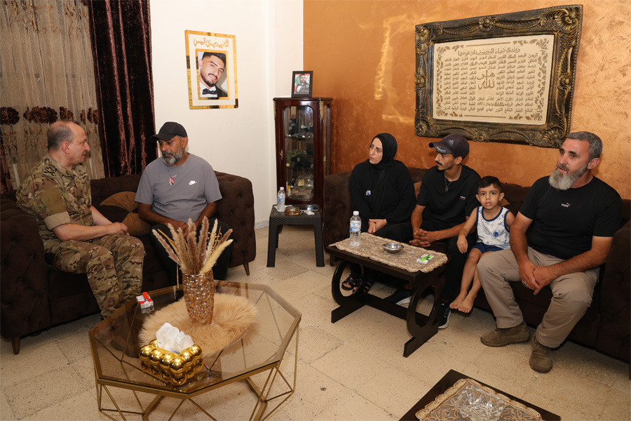 قائد الجيش متفقدًا وحدات عسكرية منتشرة في بيروت ومحيطها: التحديات أمامنا كبيرة ولا خيار لنا سوى الاستمرار في التضحية والعطاء