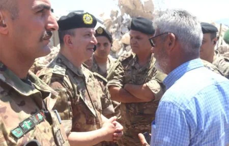 قائد الجيش العماد هيكل يتفقّد وحدات منتشرة في الجنوب ويقدّم التعازي لذوي العسكريين الشهداء