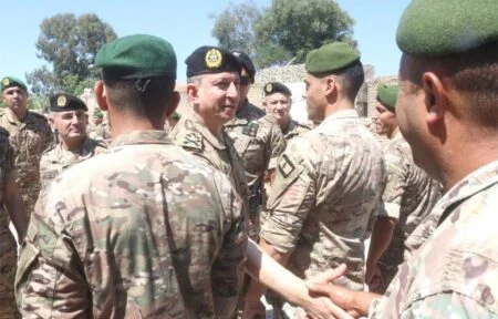 قائد الجيش العماد هيكل يتفقّد وحدات منتشرة في الجنوب ويقدّم التعازي لذوي العسكريين الشهداء