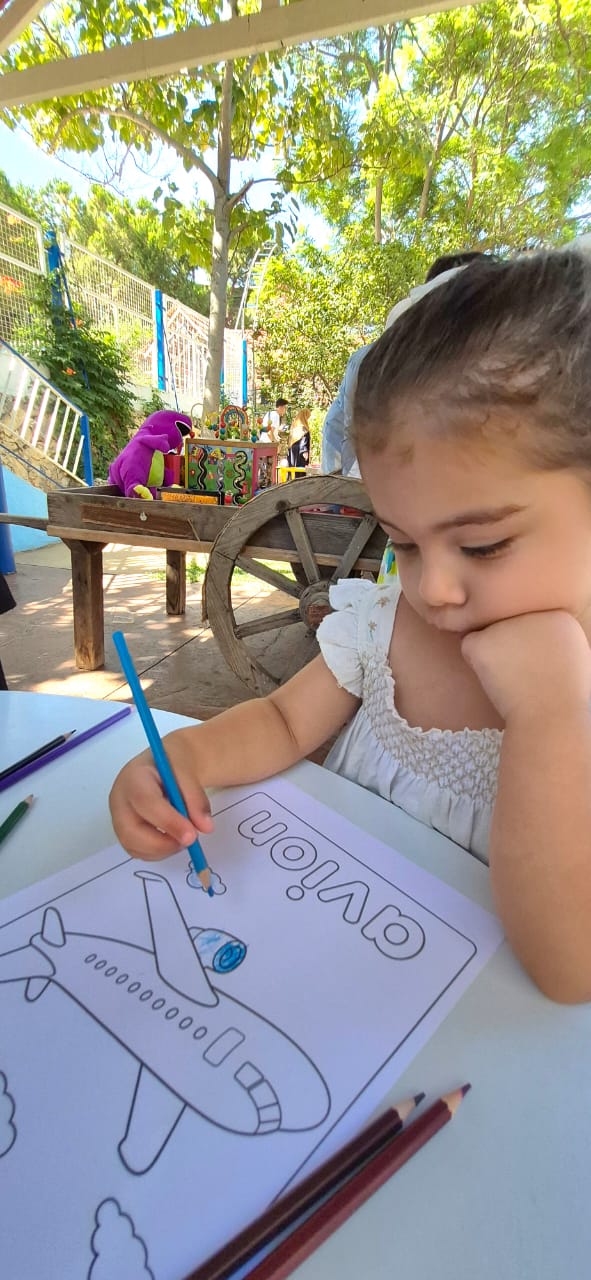 حدائق "ثانوية السفير" تزهر فرحًا وفخرًا احتفالًا بتخرّج أطفال الروضة الثالثة