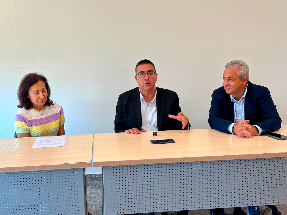 "جمعية الصحراء خصبة" تؤكد انحيازها إلى جانب المستشفيات الحكومية وتسلم معينات طبية للمستشفى التركي في صيدا