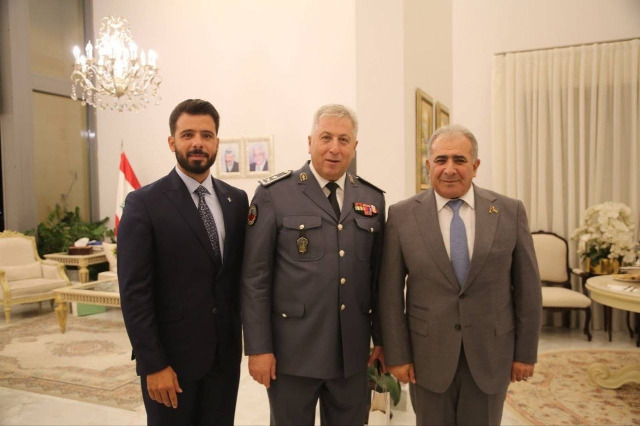 السفير الأسعد يكرم العميد موسى كرنيب
