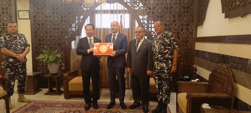 السفير الصيني يزور محافظ الجنوب على راس وفد: دعمنا مستمر للبنان لتحقيق سيادته واستقلال اراضيه