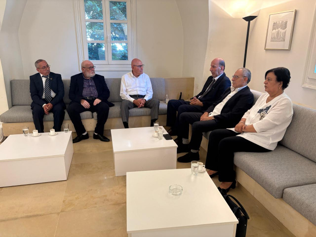 الجبهة الديمقراطية تلتقي رئيس الحكومة اللبنانية الأسبق تمام سلام وتعرض معه الأوضاع السياسية وقضايا اللاجئين الفلسطينيين