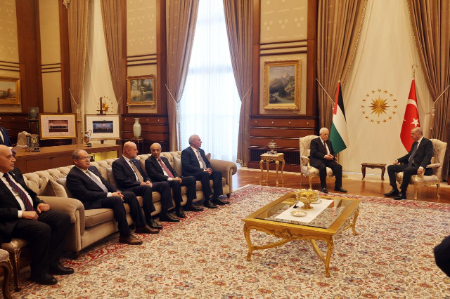 الرئيس عباس: أجريت مباحثات مثمرة مع الرئيس اردوغان وشكرت تركيا على مواقفها وما تقدمه من مساعدات
