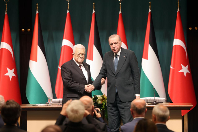 الرئيس عباس: أجريت مباحثات مثمرة مع الرئيس اردوغان وشكرت تركيا على مواقفها وما تقدمه من مساعدات
