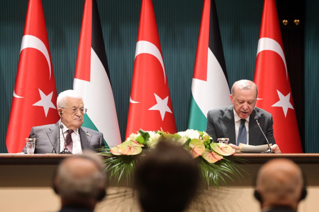 الرئيس عباس: أجريت مباحثات مثمرة مع الرئيس اردوغان وشكرت تركيا على مواقفها وما تقدمه من مساعدات