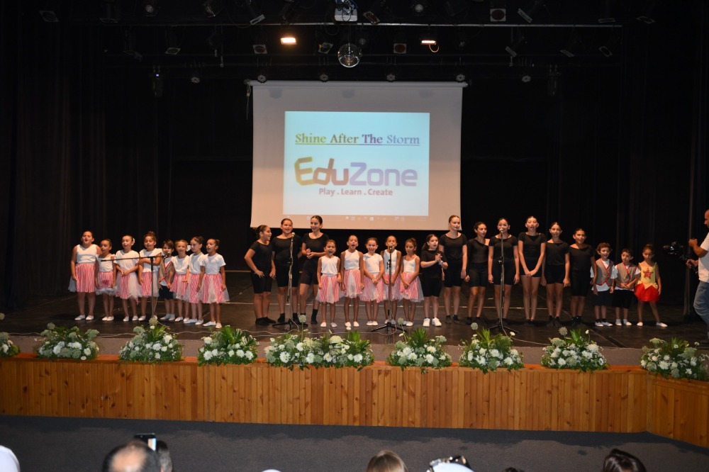 مركز "EDUZONE" بإدارة نورا نقوزي يختتم في ثانوية رفيق الحريري  دورته الصيفية الثامنة "إشراقة بعد العاصفة " بمشاركة 100 طفل