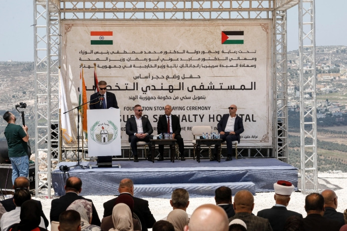 عساف ممثلاً الرئيس عباس في وضع حجر الأساس للمستشفى الهندي التخصصي في عرابة: شعبنا يريد السلام ويسعى من أجله