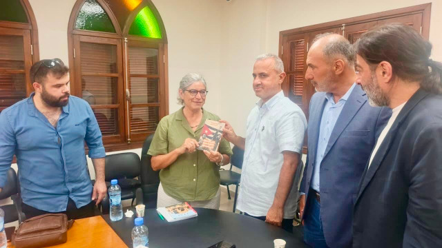 المناضلة الأممية اليونانية ناتاشا ترليكسيس تزور بلدية صور ضمن جولتها الجنوبية