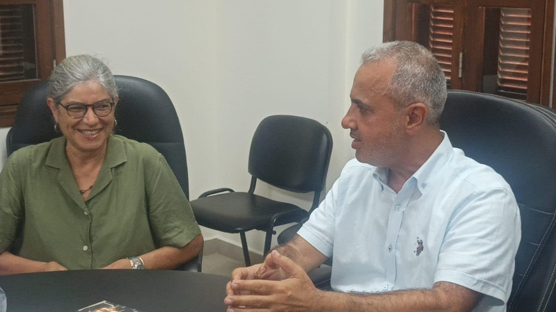 المناضلة الأممية اليونانية ناتاشا ترليكسيس تزور بلدية صور ضمن جولتها الجنوبية