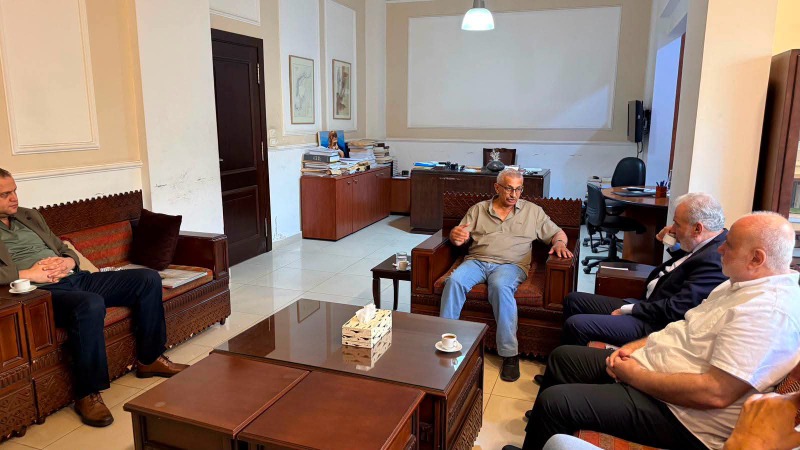 سعد يستقبل وفدًا من جمعية محمود عباس ويبحث أوضاع اللاجئين الفلسطينيين