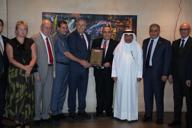 علي العبدالله يكرم العميد موسى كرنيب بحضور حشد دبلوماسي