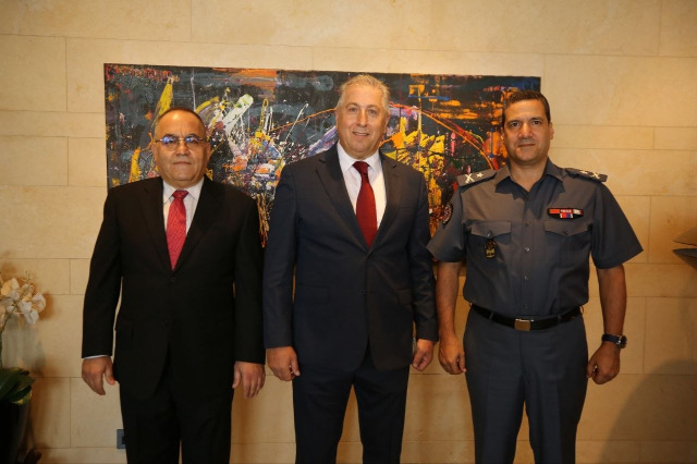 علي العبدالله يكرم العميد موسى كرنيب بحضور حشد دبلوماسي
