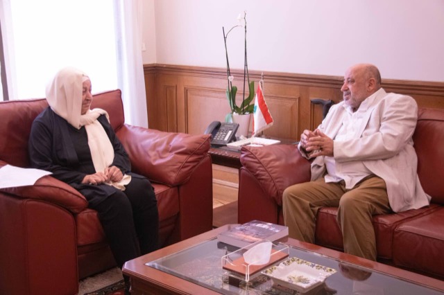 بهية الحريري تتسلم من خالد الكردي كتابه "لبنان ٨٢.. سنوات النار والرصاص (١٩٨٢-١٩٩٢)"