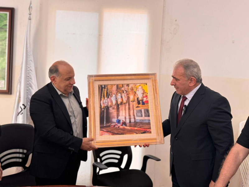السفير الاسعد يزور بلدة الدامور ويلتقي رئيس البلدية والمجلس البلدي