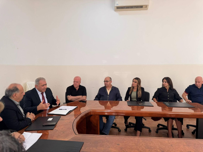 السفير الاسعد يزور بلدة الدامور ويلتقي رئيس البلدية والمجلس البلدي