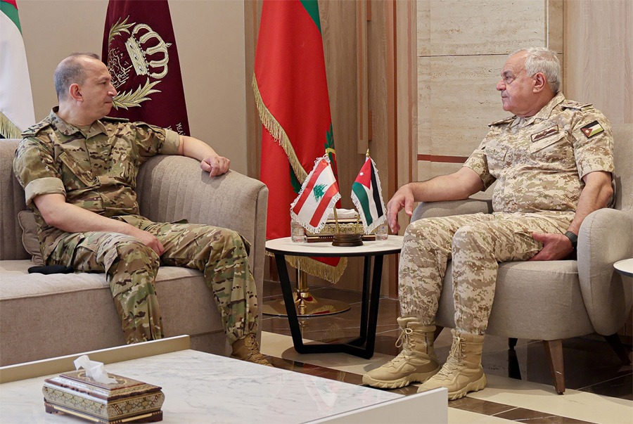 الملك عبدالله الثاني يستقبل قائد الجيش العماد هيكل مؤكداً وقوف الأردن إلى جانب لبنان ودعم مؤتمر باريس العسكري