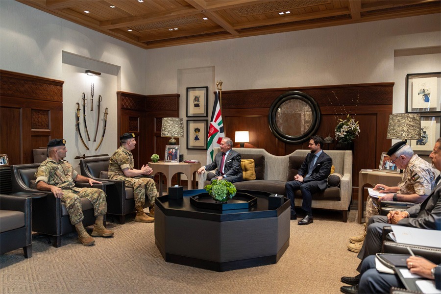 الملك عبدالله الثاني يستقبل قائد الجيش العماد هيكل مؤكداً وقوف الأردن إلى جانب لبنان ودعم مؤتمر باريس العسكري
