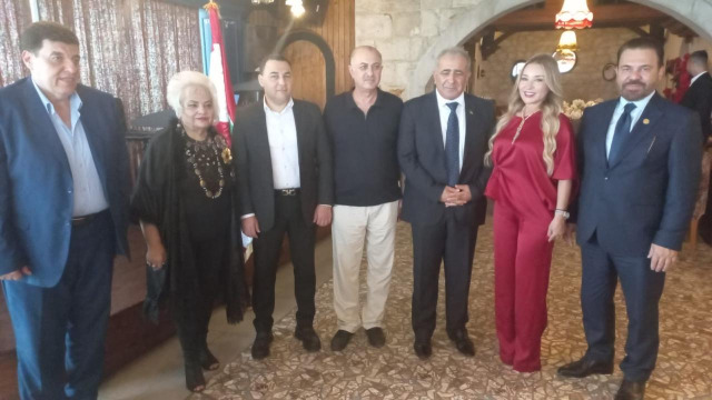 آسيا قاسم تجمع شخصيات عربية على مبادئ المحبة والسلام