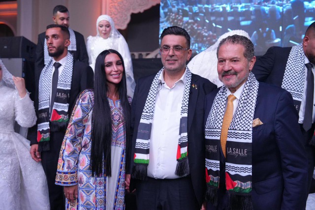 الرئيس عباس بارك "العرس الجماعي" بمبادرة سامي البقاعي بزفاف 60 عريساً وعروساً في صيدا