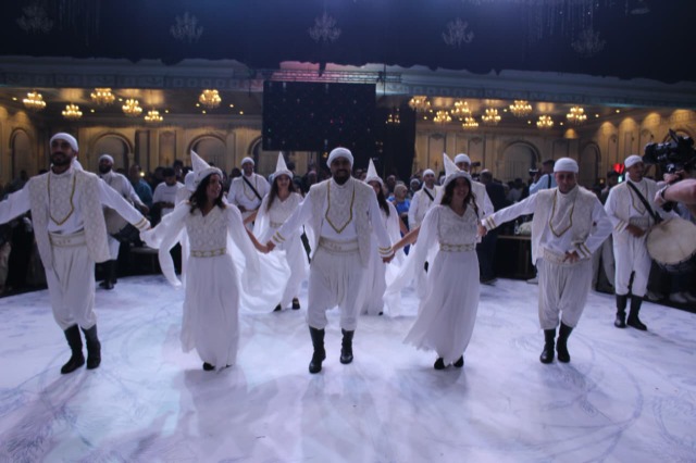 الرئيس عباس بارك "العرس الجماعي" بمبادرة سامي البقاعي بزفاف 60 عريساً وعروساً في صيدا