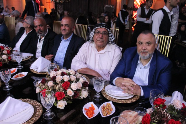 الرئيس عباس بارك "العرس الجماعي" بمبادرة سامي البقاعي بزفاف 60 عريساً وعروساً في صيدا