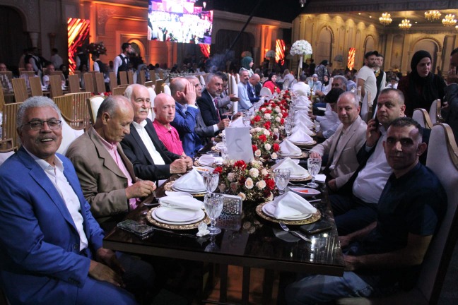 الرئيس عباس بارك "العرس الجماعي" بمبادرة سامي البقاعي بزفاف 60 عريساً وعروساً في صيدا