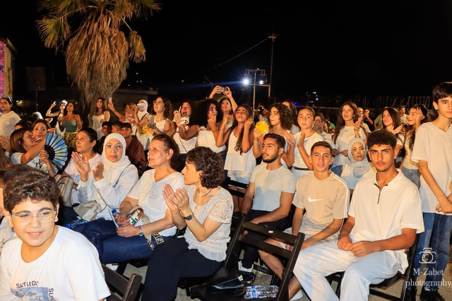 حضور حاشد وأجواء غنائية تفاعلية  مميزة في ليلة "خلينا نغني" ضمن فعاليات "صيداويات 2026"