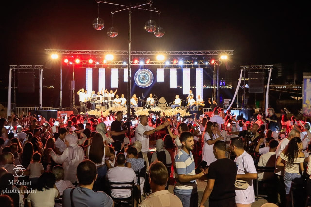 حضور حاشد وأجواء غنائية تفاعلية  مميزة في ليلة "خلينا نغني" ضمن فعاليات "صيداويات 2026"