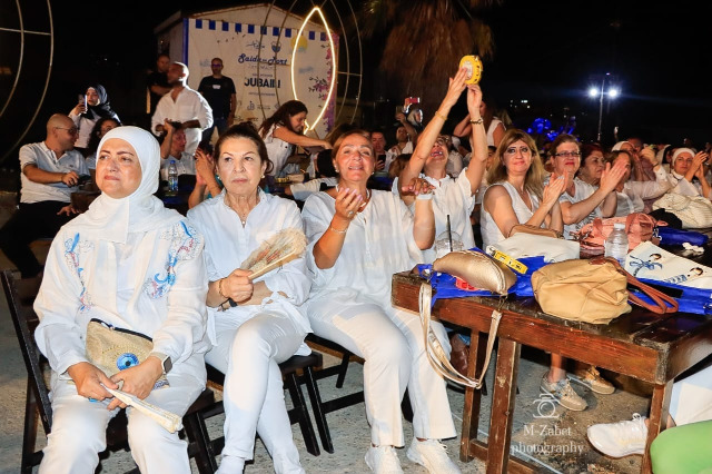 حضور حاشد وأجواء غنائية تفاعلية  مميزة في ليلة "خلينا نغني" ضمن فعاليات "صيداويات 2026"