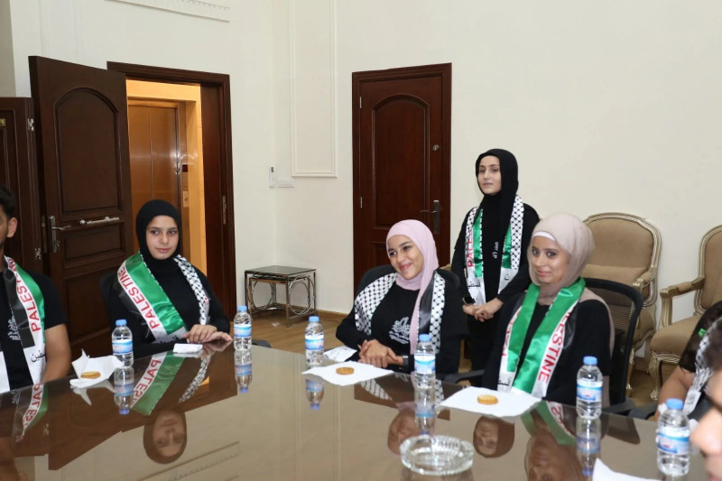 السفير الاسعد يستقبل فرقة الكوفية للتراث الفلسطيني