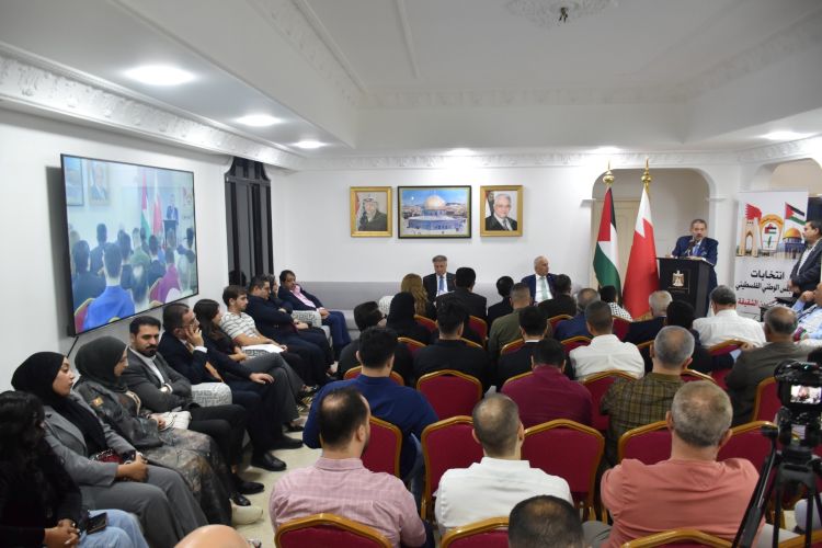 الرئيس عباس يهنئ الفائز بعضوية المجلس الوطني الجديد ممثلا عن الجالية الفلسطينية في البحرين