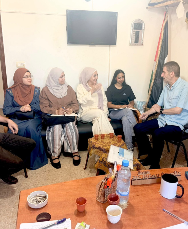 وفد من جمعية "نواة" يزور اللجنة الشعبية في مخيم عين الحلوة