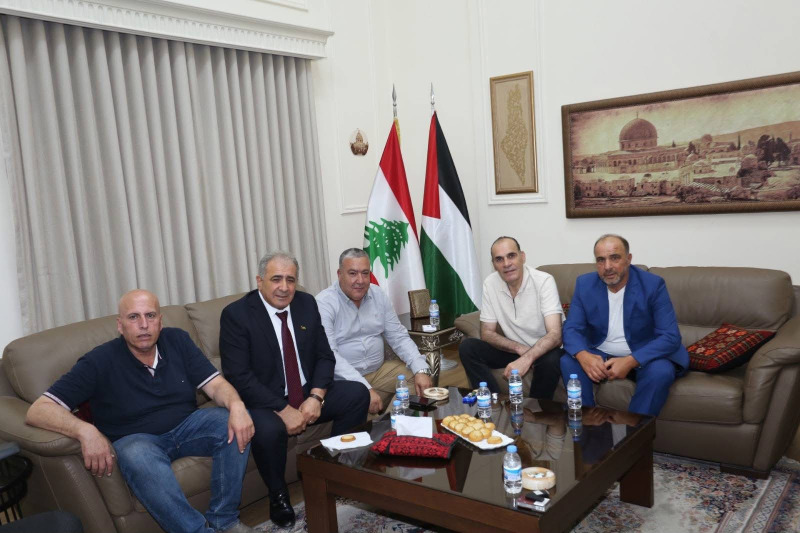 السفير الاسعد يستقبل وزير الشباب والرياضة الفلسطيني على رأس وفد