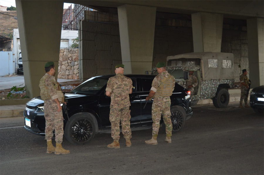الجيش يوقف 49 شخصاً في عمليات أمنية بمناطق عدة